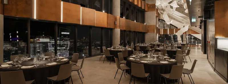 Sala bankietowa z panoramą Warszawy, ustawienie gala dinner