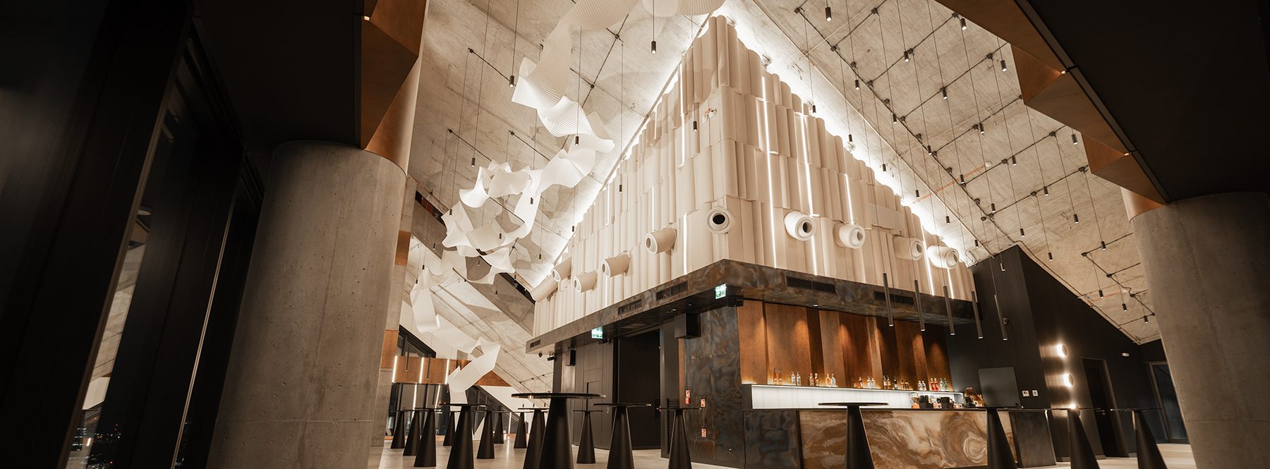 Wnętrze LookUp! Events na 42. piętrze Skylinera, nagrodzone w konkursach projektowania wnętrz