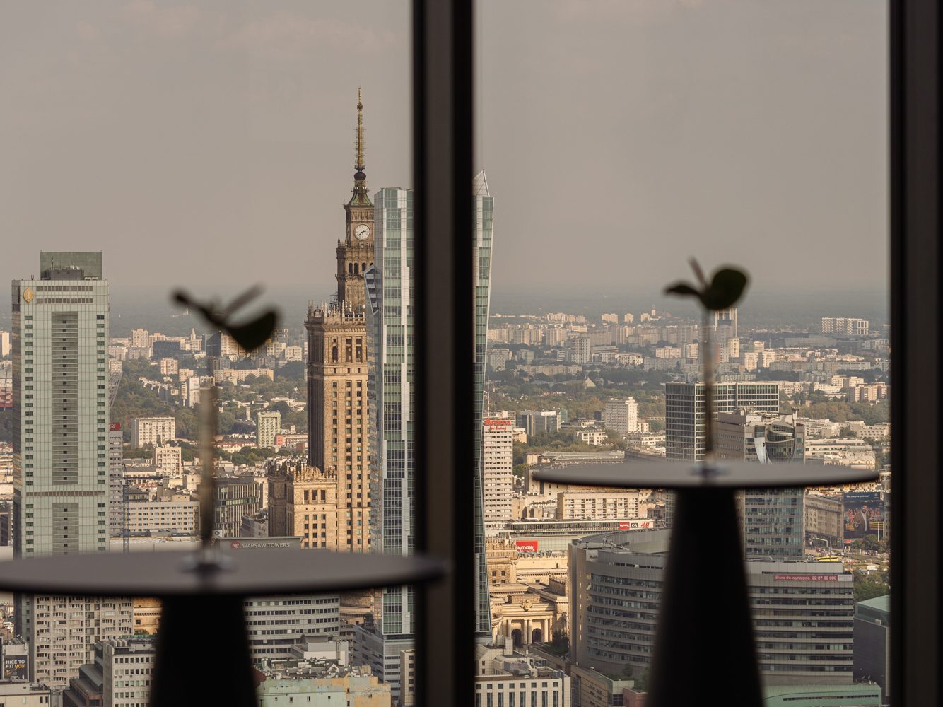 Widok na Pałac Kultury i panoramę Warszawy z przestrzeni eventowej LookUp! Events